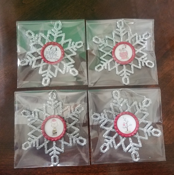 ⭐️HP⭐️ Snoopy Bottle Cap Snowflake Ornaments - Picture 2 of 2